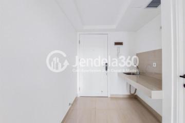 Kitchen 1BR Apartment with City View at Kingland Avenue Apartment