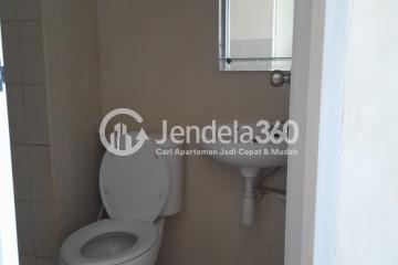 Bathroom Low Floor Studio Apartment with  View at Puncak Kertajaya Apartment