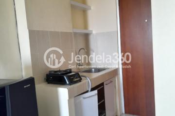 Kitchen Low Floor Studio Apartment with  View at Puncak Kertajaya Apartment