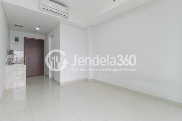 Bedroom Trendy Studio Apartment High Floor with City View at Springwood Residence