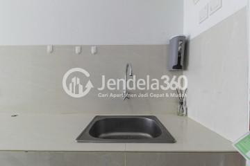 Kitchen Trendy Studio Apartment High Floor with City View at Springwood Residence