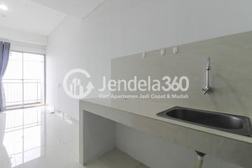 Kitchen Trendy Studio Apartment High Floor with City View at Springwood Residence