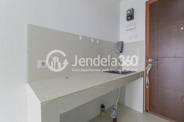 Kitchen Trendy Studio Apartment High Floor with City View at Springwood Residence