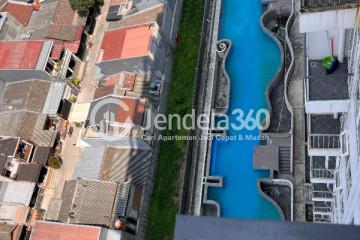 Bathroom Stylish Studio Apartment Middle Floor with City View at Metropolitan Park Bekasi