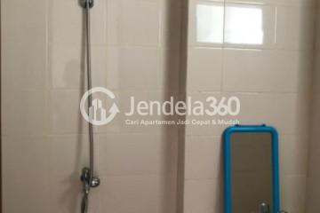 Bathroom Strategic Location Studio Apartment Middle Floor with Swimming Pool View at Bekasi Town Square