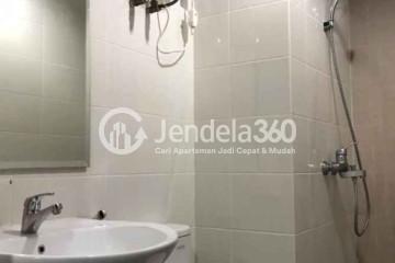 Bathroom High Floor 2BR Apartment with City View at Borneo Bay City Apartment