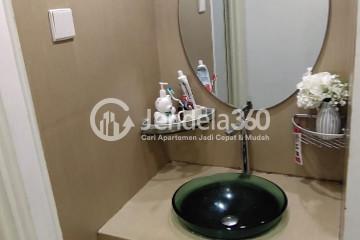 Bathroom Strategic Location 2BR Apartment Low Floor with City View at Semanan Indah Apartment