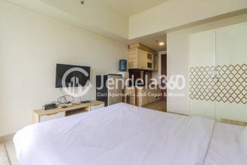 Bedroom Stylish Studio Apartment Low Floor with  View at Parkland Avenue Apartment