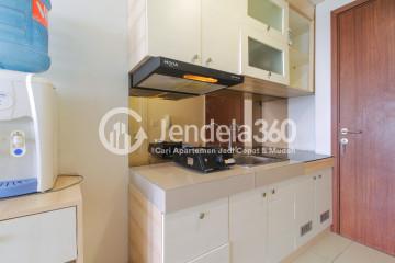 Kitchen Stylish Studio Apartment Low Floor with  View at Parkland Avenue Apartment