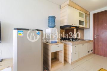 Kitchen Stylish Studio Apartment Low Floor with  View at Parkland Avenue Apartment