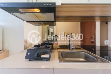 Kitchen Stylish Studio Apartment Low Floor with  View at Parkland Avenue Apartment