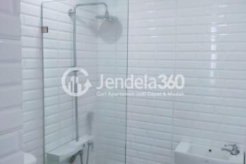 Bathroom Low Floor 2BR Apartment with  View at Permata Eksekutif Apartment