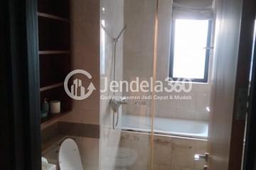 Bathroom High Floor 2BR Apartment with City View at Setiabudi Residence