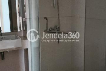 Bathroom 2 Studio Apartment with Swimming Pool View at Southgate Residence