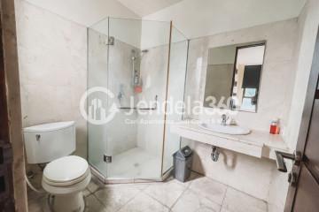 Bathroom Relaxed 2BR Apartment at Dago Suites Apartment Low Floor