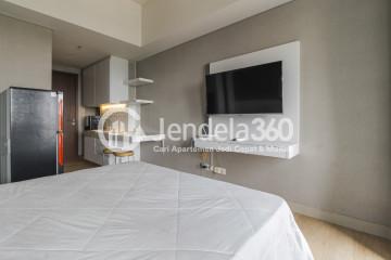 Bedroom Good Deal Studio Apartment Middle Floor with City View at Parkland Avenue Apartment