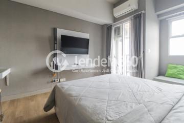 Bedroom Good Deal Studio Apartment Middle Floor with City View at Parkland Avenue Apartment