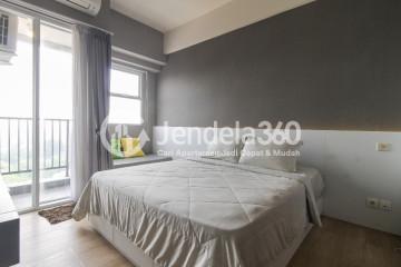 Bedroom Good Deal Studio Apartment Middle Floor with City View at Parkland Avenue Apartment