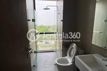 Bathroom 2 3BR Apartment with City View at Yukata Suites