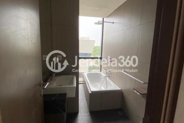 Bathroom 3BR Apartment with City View at Yukata Suites