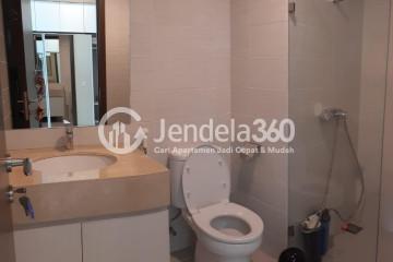 Bathroom Simply Look Studio Apartment at Kemang Village Apartment Tower Intercon