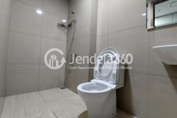 Bathroom Low Floor Studio Apartment with City View at Sakura Garden City Apartment