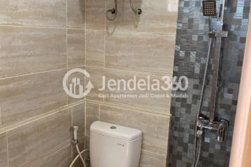 Bathroom Low Floor Studio Apartment with City View at Margonda Residence 2