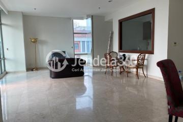 Living Room Spacious 3BR Apartment Low Floor with City View at Essence Darmawangsa Apartment