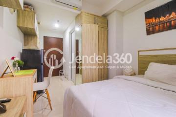 Bedroom Simply Look Studio Apartment Low Floor with City View at Springwood Residence