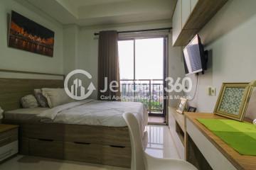 Bedroom Simply Look Studio Apartment Low Floor with City View at Springwood Residence