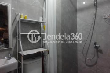 Bathroom Elegant Studio Apartment at Sayana Apartment Middle Floor