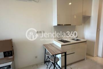 Kitchen 1BR Apartment with City View at South Quarter TB Simatupang