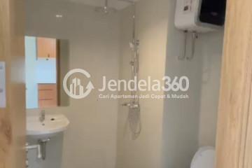 Bathroom Homey Studio Apartment at Gateway Park LRT City Apartment Tower Bandoneon