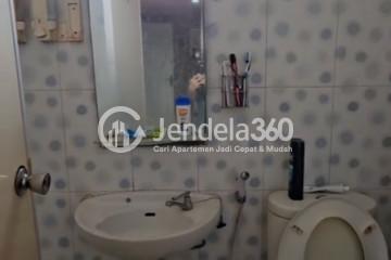 Bathroom 2 Middle Floor 3BR Apartment with City View at City Resort Apartment