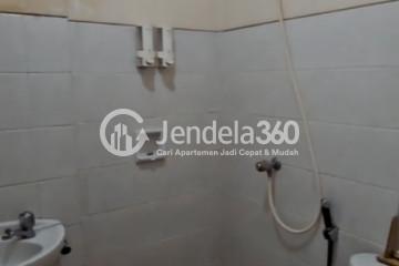 Bathroom Middle Floor 3BR Apartment with City View at City Resort Apartment