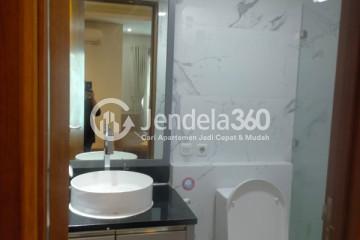 Bathroom High Floor 2BR Apartment with Sea View at Condominium Green Bay Pluit SeaView