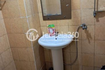 Bathroom 2 2BR Buah Batu Park Apartment at Low Floor