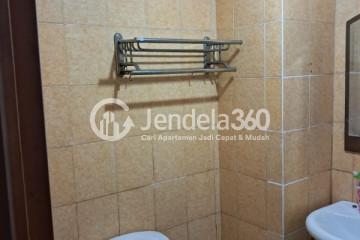 Bathroom 2BR Buah Batu Park Apartment at Low Floor