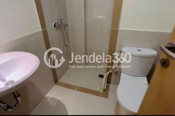 Bathroom 1BR Meikarta Apartment at Low Floor