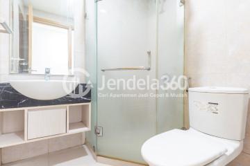 Bathroom High Floor 1BR Apartment with City View at The Mansion Kemayoran Bougenville