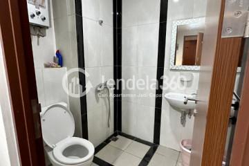 Bathroom Stylish 1BR Apartment High Floor with City View at Grand Kamala Lagoon Apartment