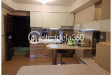 Kitchen High Floor Studio Apartment with  View at Metropark Condominium