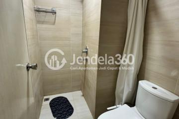 Bathroom Tidy Studio Apartment High Floor with  View at Silk Town Apartment