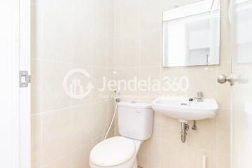 Bathroom High Floor 1BR Apartment with  View at M Town Residence Serpong