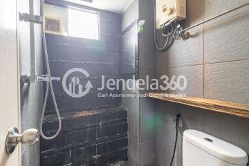 Bathroom 1BR Kalibata City Green Palace Apartment at Tower Nusa Indah