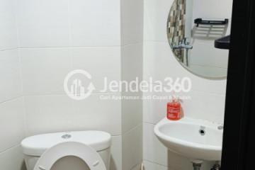 Bathroom Tidy 1BR Apartment High Floor with  View at The Alton Apartment