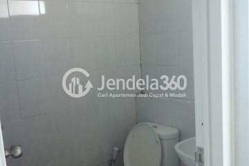 Bathroom Studio Apartment with City View at Gunawangsa MERR Apartment