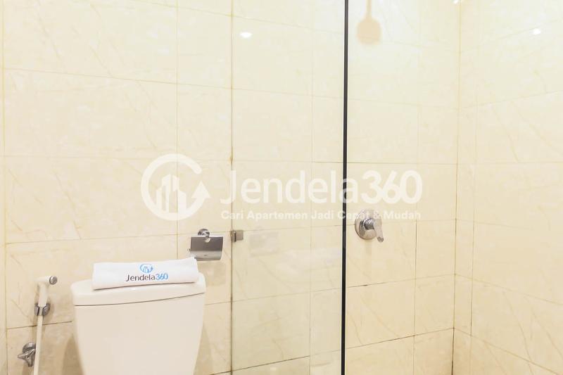 Bathroom Spacious and Minimalist 1BR Apartment at The Mansion Kemayoran Jasmine Tower Doroda