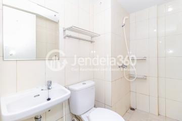 Bathroom Best Deal 2BR Apartment High Floor with City n pool View at The Springlake Summarecon