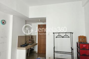 Kitchen Simply Look Studio Apartment Low Floor with  View at The Nest Apartment